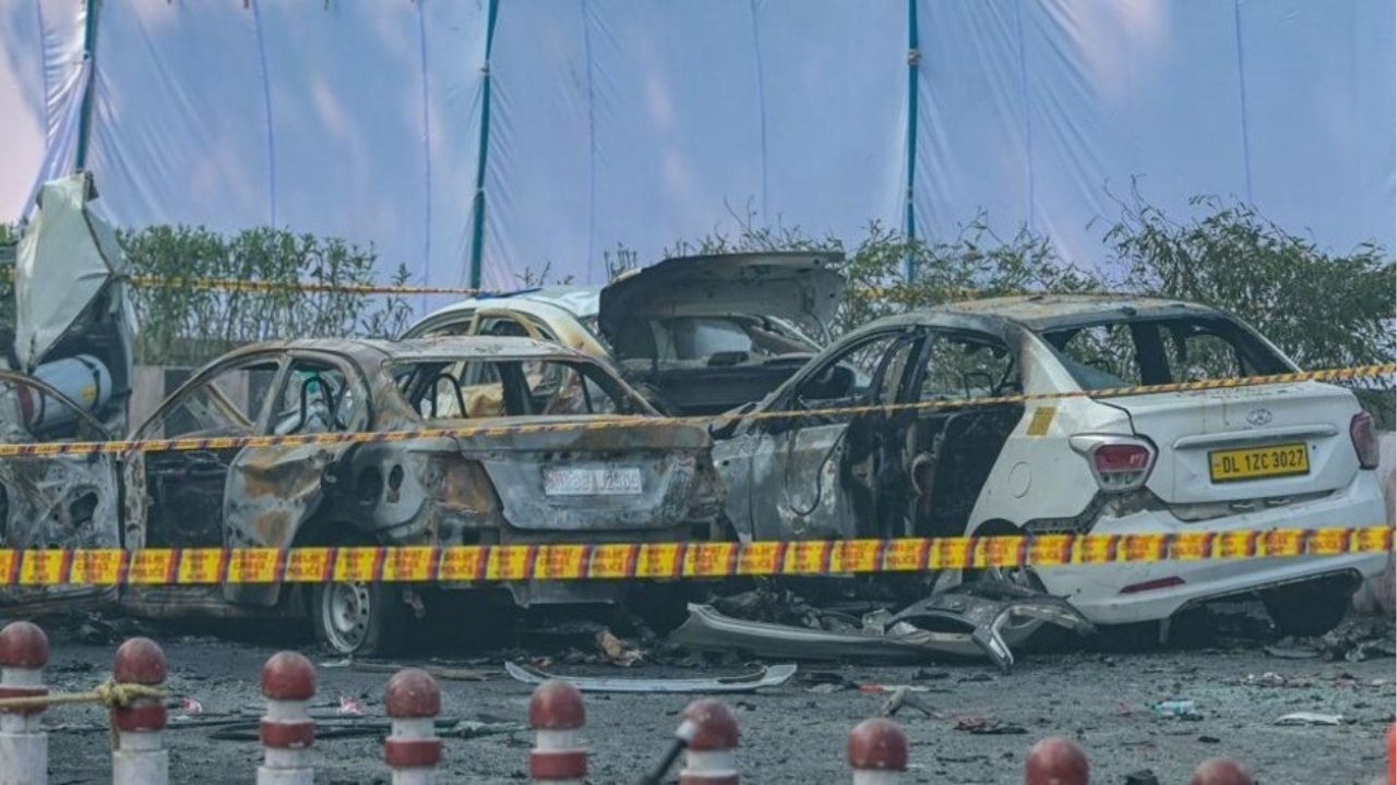 Mumbai Crime: दिल्ली बॉम्बस्फोटाच्या धमकीने माजी महापालिका अधिकाऱ्याला १६ लाखांचा गंडा; ATS–NIA नावाखाली सायबर फसवणूक