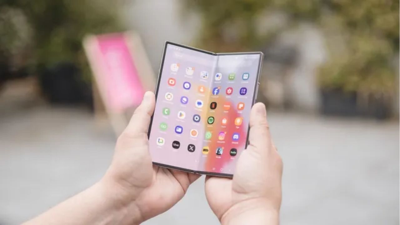 फोल्ड फोन घेण्याची सुवर्णसंधी! Samsung Galaxy Z Fold 6 वर तब्बल ₹55 हजारांची सूट; जाणून घ्या फीचर्स