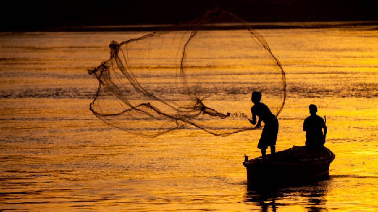 Ratnagiri News: किनारी वाऱ्यांमुळे जाळे रिकामे; मासेमारी व्यवसाय संकटात अन्…