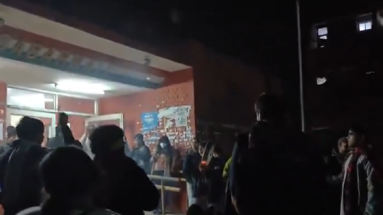 ‘मोदी, शाह की कब्र…’; JNU मध्ये डाव्या विचारसरणीच्या विद्यार्थ्यांची घोषणाबाजी, पहा Viral Video