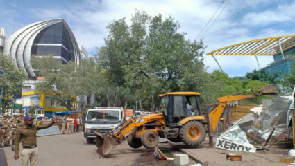 ‘अतिक्रमण काढायला गेलेल्या पोलिसांवर दगडफेक अन्…’; दिल्लीतील तुर्कमान गेट परिसरात हिंसाचार