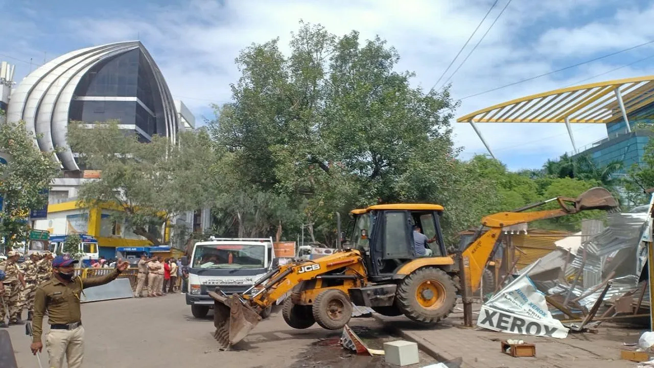 ‘अतिक्रमण काढायला गेलेल्या पोलिसांवर दगडफेक अन्…’; दिल्लीतील तुर्कमान गेट परिसरात हिंसाचार