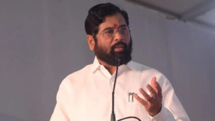 Maharashtra Politics: राजकारण खालच्या थराला! एकनाथ शिंदेंच्या उमेदवारावर हल्ला; चाकू भोकसला अन् थेट…