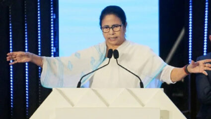 “आमच्याशी लढायचे असेल तर…”; ED च्या ‘त्या’ छाप्यावरून ममता बॅनर्जींनी भाजपविरुद्ध ठोकला शड्डू