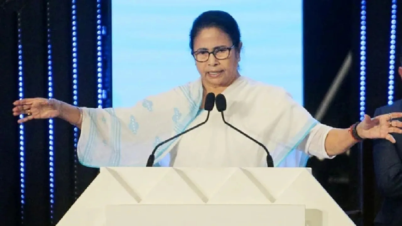 “आमच्याशी लढायचे असेल तर…”; ED च्या ‘त्या’ छाप्यावरून ममता बॅनर्जींनी भाजपविरुद्ध ठोकला शड्डू