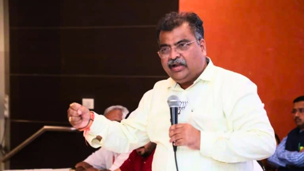 ‘तू मारल्यासारखे कर, मी…’! टीकेची झोड उठताच BJP ला शहाणपण; आरोपी आपटेचा घेतला राजीनामा