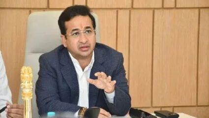 मच्छीमार व्यवसायाकरिता अद्ययावत, प्रशस्त जेट्टीची मागणी; मंत्री नितेश राणेंना दिले निवेदन