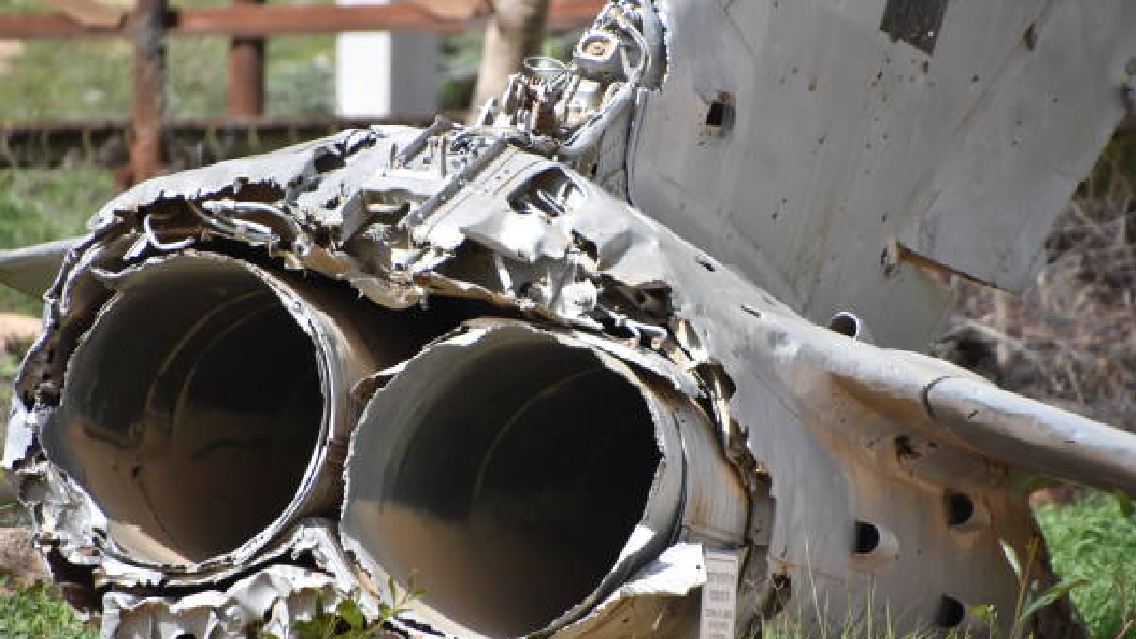 हवेत गेला तोल अन् Indian Air Force चे प्लेन थेट शहरातील…; प्रयागराजमध्ये घडला भीषण अपघात