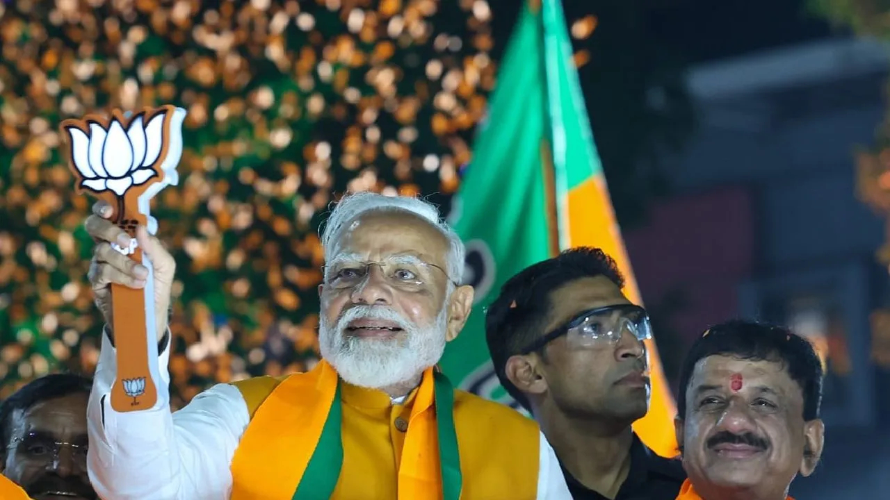 तामिळनाडूत राजकीय भूकंप? भाजपचे Operation Lotus? पंतप्रधान मोदी आज थेट…