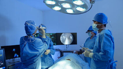 Health News: जसलोक हॉस्पिटलमध्ये अति-लठ्ठ महिलेवर यशस्वी सर्जरी; पहिल्यांदाच एंडोस्कोपिक स्पाइन…