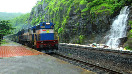 Konkan Railway: कोकण रेल्वेने प्रवास करताय? मग आधी ‘ही’ बातमी वाचाच…