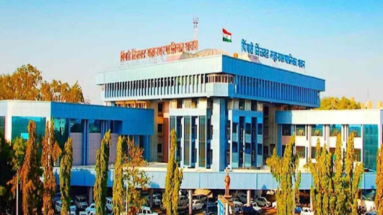 महाराष्ट्रातील एकूण महापालिका  सध्या महाराष्ट्रात २९ महापालिका आहेत.  प्रमुख महापालिका: मुंबई, पुणे, नागपूर, ठाणे, पिंपरी-चिंचवड, नाशिक, छत्रपती संभाजीनगर, सोलापूर, कोल्हापूर, अमरावती, अकोला, लातूर, नांदेड, सांगली-मिरज-कुपवाड इ.