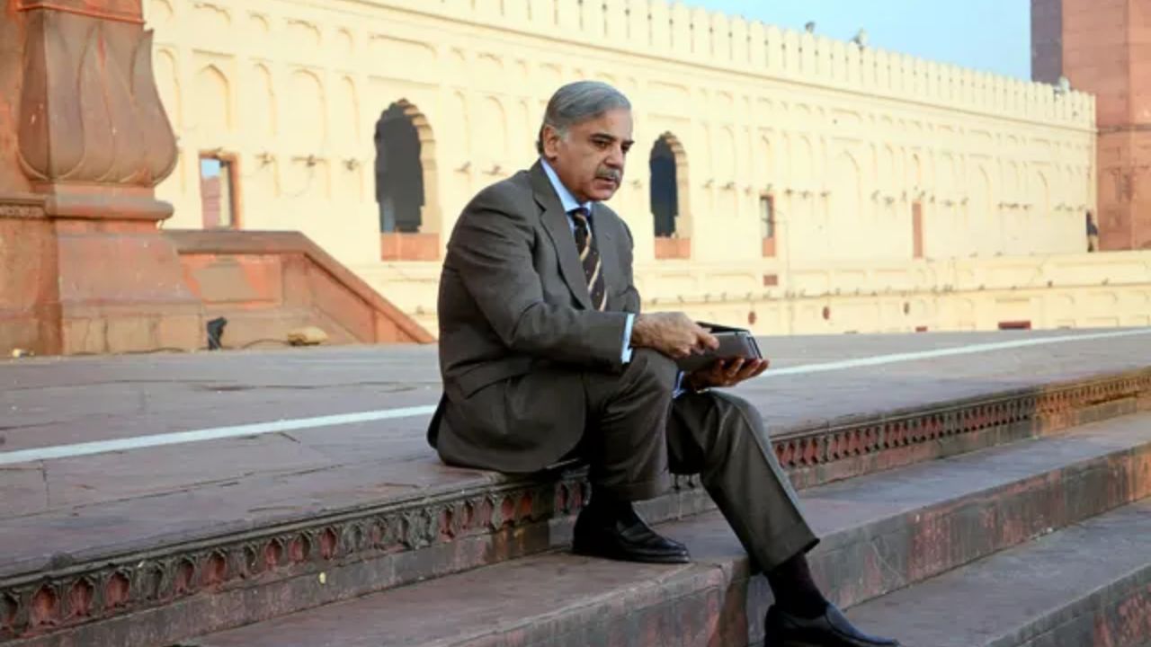 Pakistan Crisis: ‘आमचं डोकं झुकलेलं होतं!’ शाहबाज शरीफ यांच्या अब्रूची राखरांगोळी; कोणासमोर भीक मागितल्याची दिली कबुली?