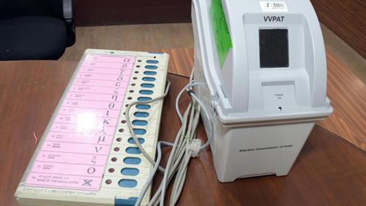 PMC Elections 2026 : लोकशाहीचा कणा कमकुवत; मतदानाच्या दिवशीच EVM बंद पडल्याने संशय