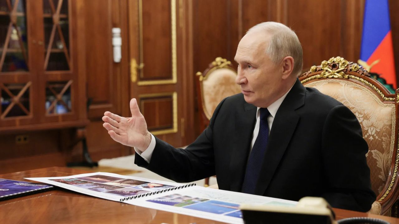 ‘रशियाच्या विजयानेच युद्ध संपेल…’ नवीन वर्षाच्या पहाटे Putin यांची डरकाळी; Ukraine युद्धाबाबत जगाला दिला ‘हा’ मोठा इशारा