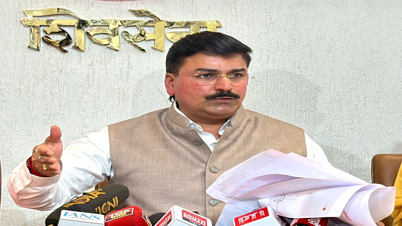 Shivsena : “होमवर्क न केलेल्या मुलांचे अर्धवट वर्कशॉप”, आदित्य आणि अमित ठाकरेंवर शिवसेना सरचिटणीस राहुल शेवाळे यांची घणाघाती टीका Shivsena : “होमवर्क न केलेल्या मुलांचे अर्धवट वर्कशॉप”, आदित्य आणि अमित ठाकरेंवर शिवसेना सरचिटणीस राहुल शेवाळे यांची घणाघाती टीका