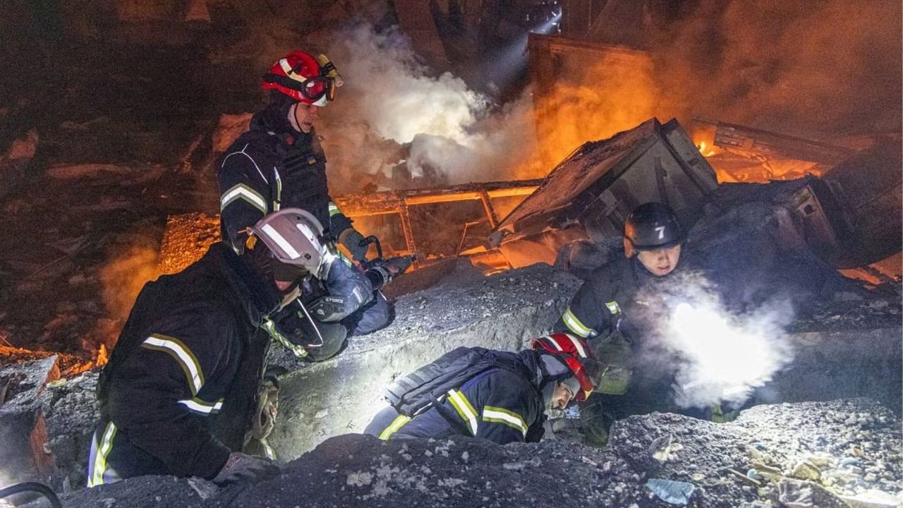 Ukraine चा गेम ओव्हर? एका रात्रीत रशियाने डागले २९३ ड्रोन्स, घातक बॅलेस्टिक मिसाईल्सनेही केला हल्ला