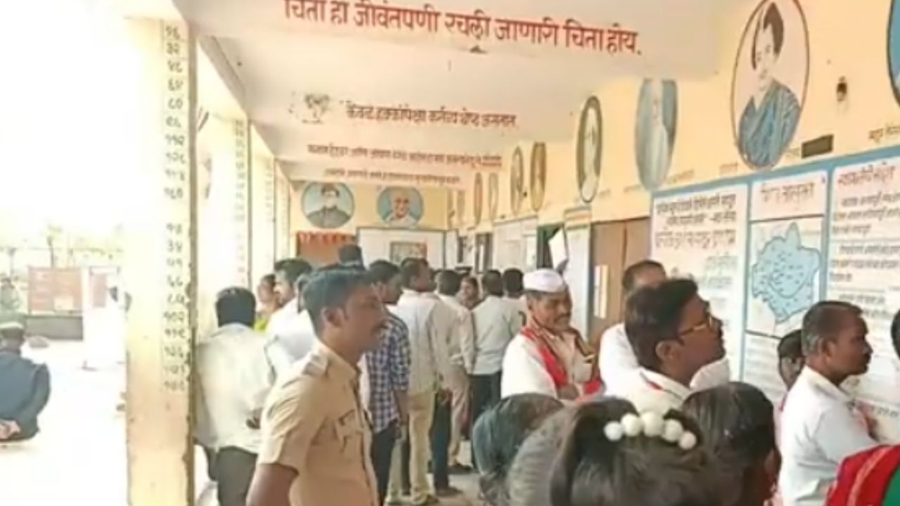 Sangli Election : काही ठिकाणी मशीन बंद पडण्याच्या घटना मतदारांची तारांबळ, वेळ वाढवून देण्याची मागणी
