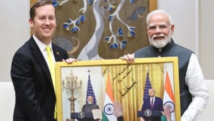 Modi-Trump: ‘भारतासारखं दुसरं कोणीच नाही…’ संपूर्ण जगाला युद्धात ओढून ट्रम्पचे सहकारी का गात आहेत PM मोदींच्या मैत्रीचे गोडवे?