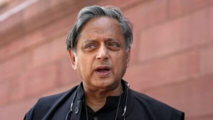 Shashi Tharoor upset in Congress : शशी थरुर यांचे कॉंग्रेसमध्ये नाराजीनाट्य; राहुल गांधींकडे फिरवली पाठ