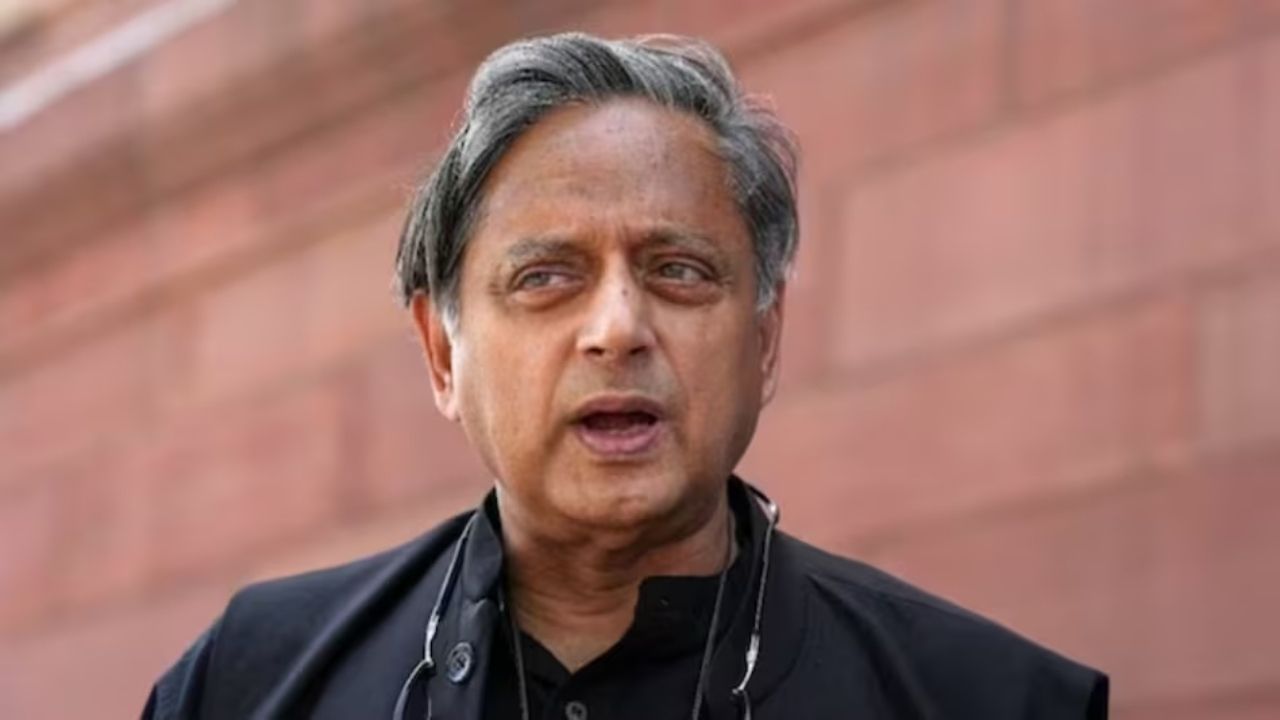 Shashi Tharoor upset in Congress : शशी थरुर यांचे कॉंग्रेसमध्ये नाराजीनाट्य; राहुल गांधींकडे फिरवली पाठ
