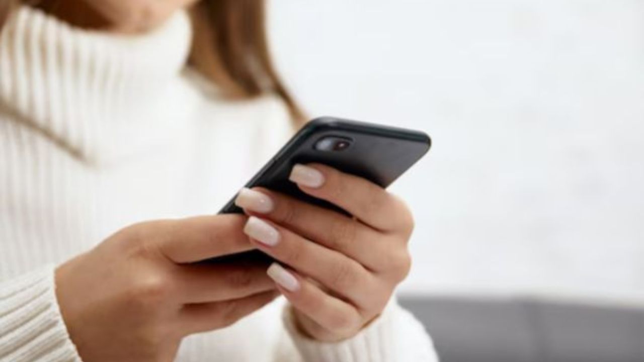 Tech Tips: एक क्लिक… आणि सगळं गायब! फोन Factory Reset कधी करावा? तुमचे एक पाऊल ठरू शकते मोठी चूक