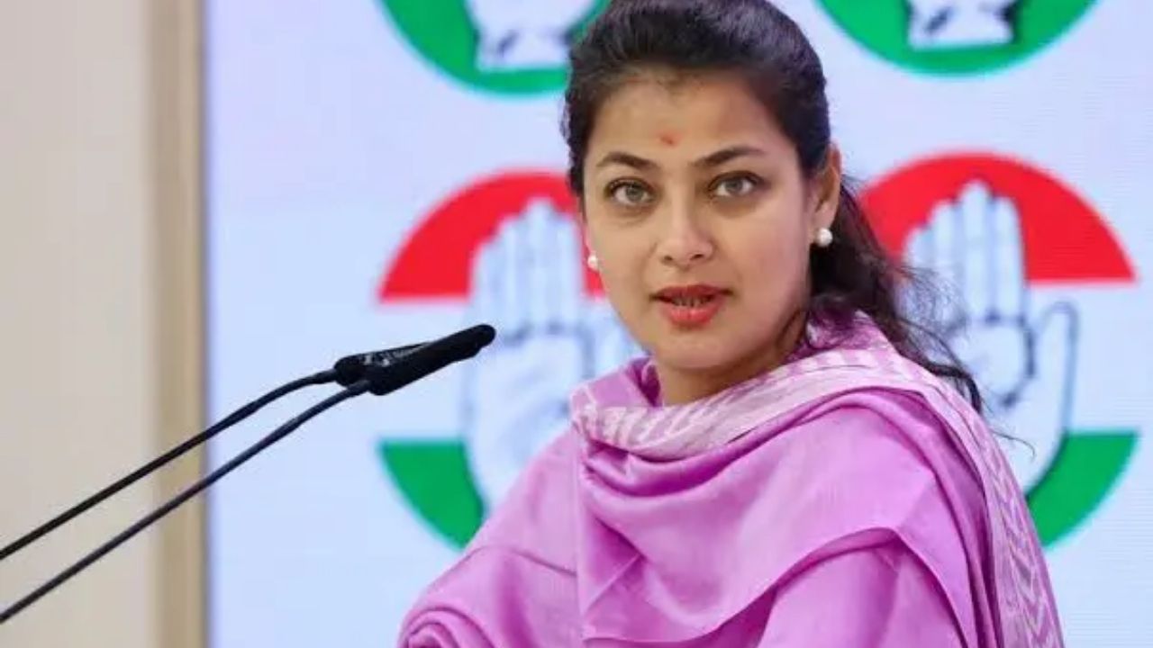 Praniti Shinde in BJP : खासदार प्रणिती शिंदे भाजपच्या वाटेवर? देवेंद्र फडणवीसांसोबत डील झाल्याचा बड्या नेत्याचा दावा