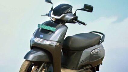 फास्ट चार्जिंग, 212 KM रेंज आणि टॅबलेटसारखा मोठा डिस्प्ले! रोजच्या प्रवासासाठी ‘ही’ Electric Scooter