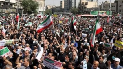 इराणमध्ये परिस्थिती बिकट ! तेहरानमध्ये ‘हुकूमशहा मुर्दाबाद’च्या घोषणा; आंदोलनात अनेकांचा मृत्यू