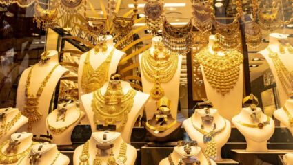 Todays Gold-Silver Price: सोन्याच्या दरात पुन्हा घसरण, 24 कॅरेट सोन्यासाठी मोजावी लागणार इतकी किंमत