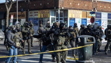 अमेरिकेत इमिग्रेशनच्या नावाखाली रक्ताचा खेळ? गोळीबारात एकाचा मृत्यू, २ वर्षाची चिमुकलीही ताब्यात