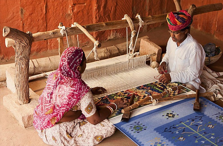 US Tariff on Indian Textiles: भारतीय वस्त्रोद्योग संकटात! टॅरिफमुळे ऑर्डर्स थांबल्याने फॅक्टऱ्या बंद पडण्याची शक्यता