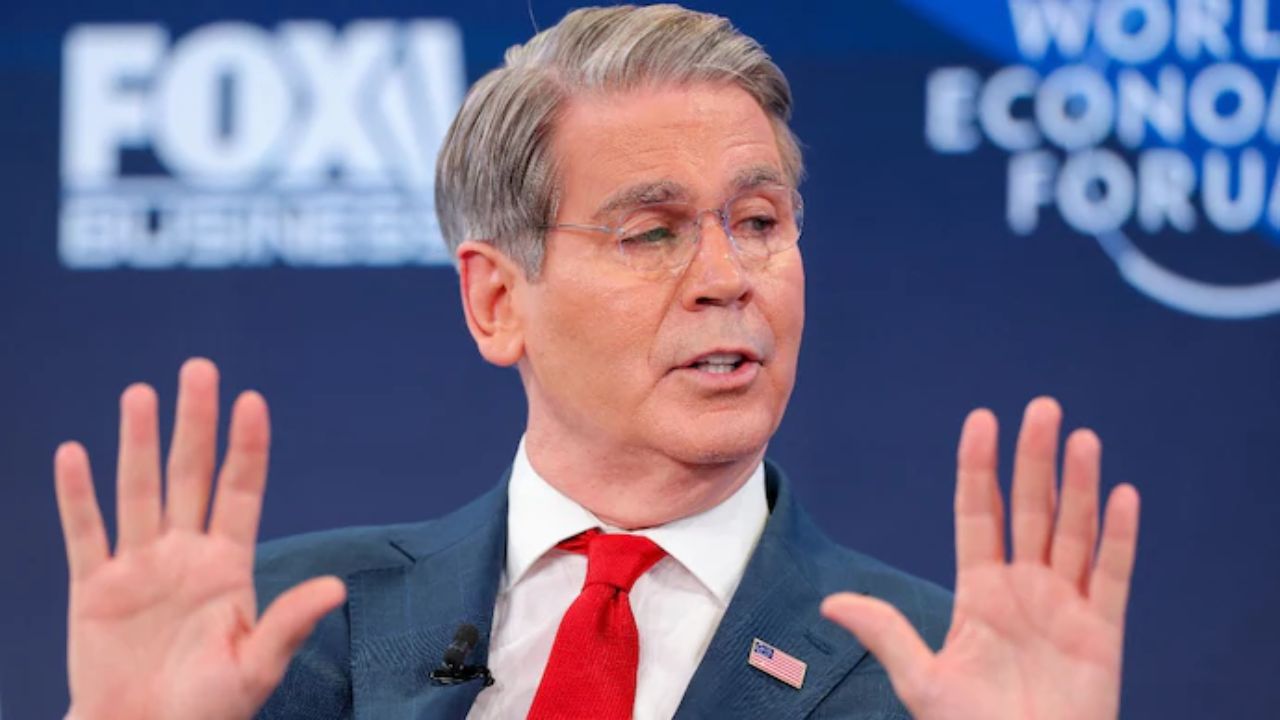 भारताने रशियन तेल खरेदी थांबवली? ट्रम्पच्या खास सहकाऱ्याच्या दाव्याने खळबळ, २५% टॅरिफ कमी होण्याचे दिले संकेत