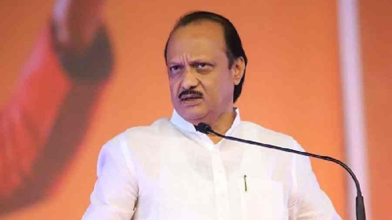 महाराष्ट्राचे उपमुख्यमंत्री अजित पवार यांच्या अचानक जाण्यामुळे संपूर्ण महाराष्ट्रावर दुःखाचा डोंगर कोसळला आहे.  ते कायमच पांढऱ्या रंगाचे कपडे परिधान करायचे. 