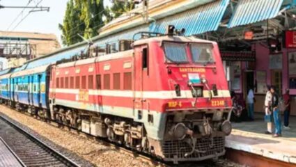 Indian Railways News: रेल्वे कर्मचाऱ्यांना मोठा झटका! निवृत्तीच्या वेळी मिळणारी २० वर्षांची ‘ही’ खास परंपरा बंद; काय आहे कारण?