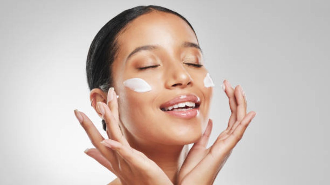 बोटॉक्स ट्रीटमेंटची कधीच भासणार नाही गरज! आजीबाईच्या बटव्यातील ‘या’ पदार्थाचा वापर करून चेहऱ्यावर आणा चमकदार ग्लो