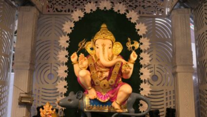 वक्रतुण्ड महाकाय, सूर्यकोटी समप्रभ…! गणपती बाप्पाच्या जन्मदिवसानिमित्त नातेवाईकांना पाठवा भक्तिमय शुभेच्छा