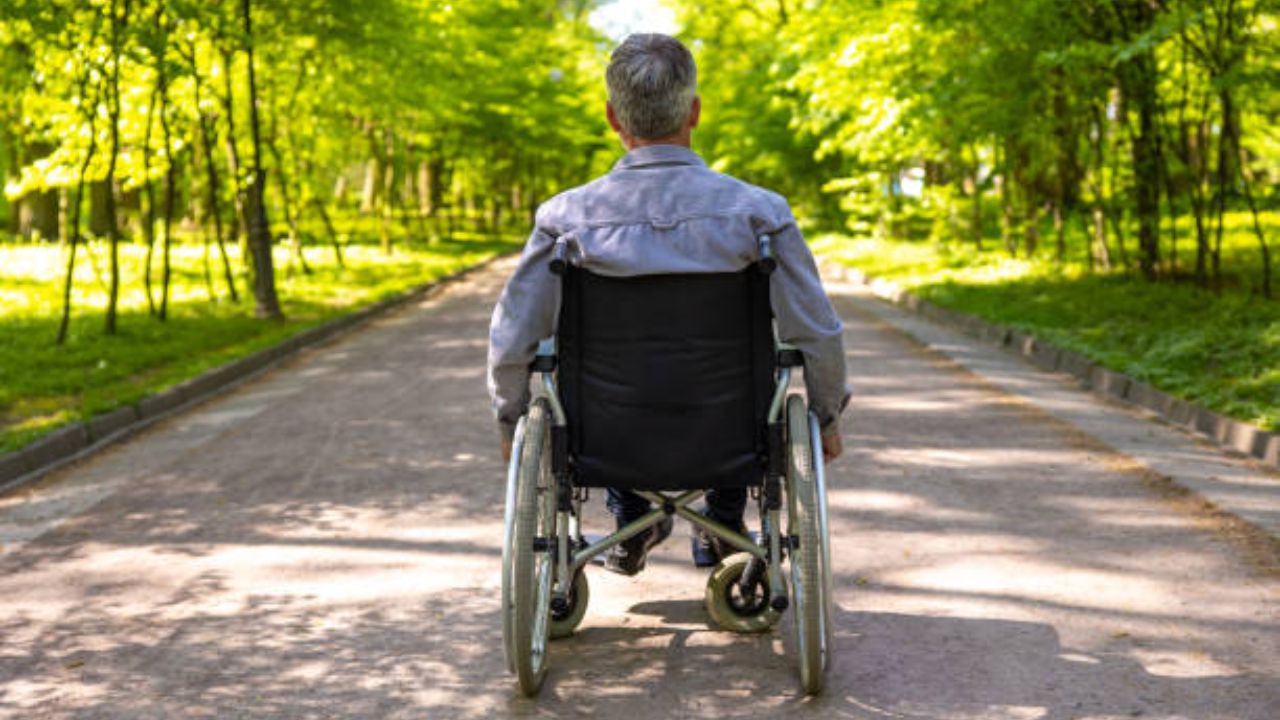 बोगस दिव्यांग आता मोबाइलच्या रडारवर! प्रवासातही ‘मुंडे इफेक्ट’, बनवेगिरी दिसताच जप्तीसह गुन्हाही नोंदविणार