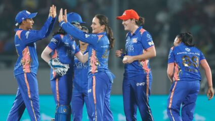 MI vs RCB, WPL 2026 : वडोदरा येथे मुंबईचा दबदबा! RCB वर 15 धावांनी विजय; हेली मॅथ्यूजची अष्टपैलू कामगिरी 