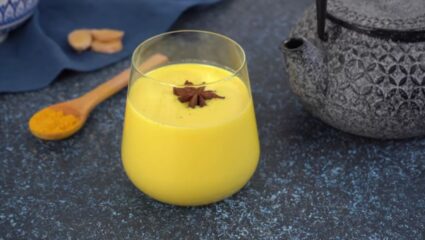 Turmeric Milk: हिवाळ्यात नियमित करा हळदीच्या दुधाचे सेवन, सांध्यांच्या वेदनांपासून मिळेल कायमच आराम