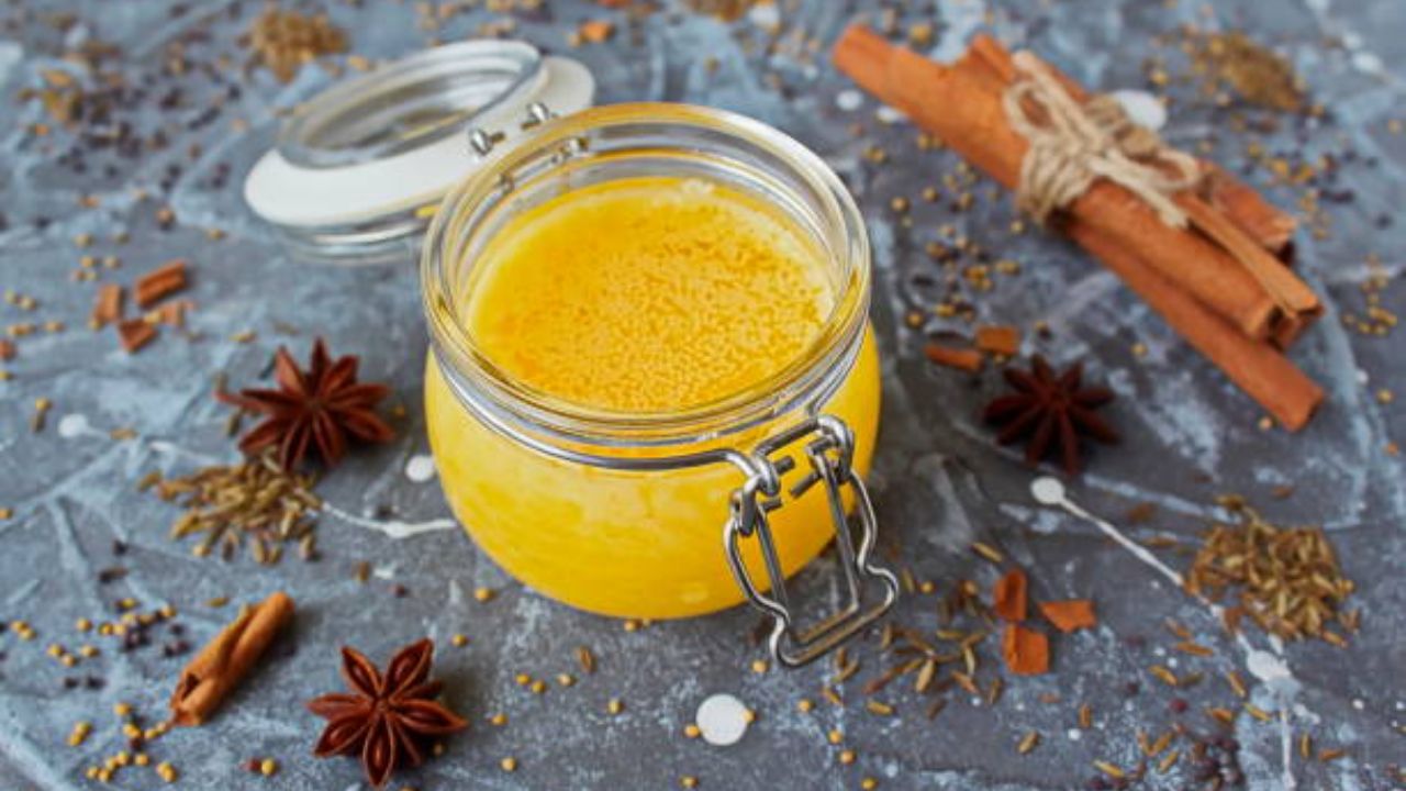सकाळी उपाशी पोटी तूप खाण्याचा सल्ला का दिला जातो? नियमित सेवन केल्यास शरीराला होतील भरभरून फायदे, राहाल कायमच निरोगी