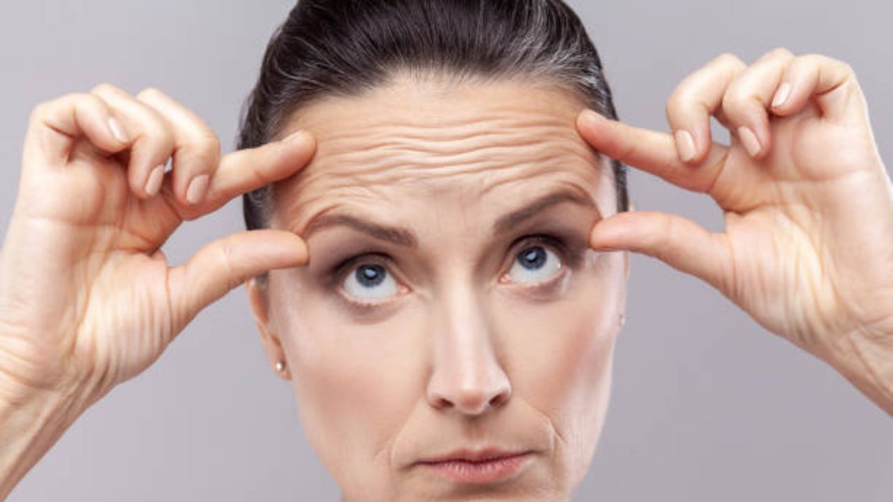 वाढत्या वयात चेहऱ्यावरील चमक वाढवण्यासाठी नियमित करा ‘या’ आयुर्वेदिक पदार्थांचे सेवन, त्वचा दिसेल तरुण