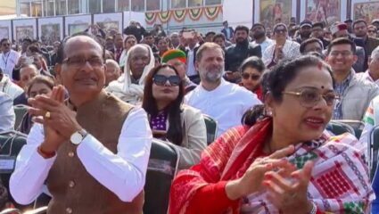 Republic Day Seating Row: राहुल गांधींना मागे बसवल्याने काँग्रेस संतापली! “अडवाणींना आम्ही सन्मान दिला, मोदींनी शिष्टाचार मोडला”