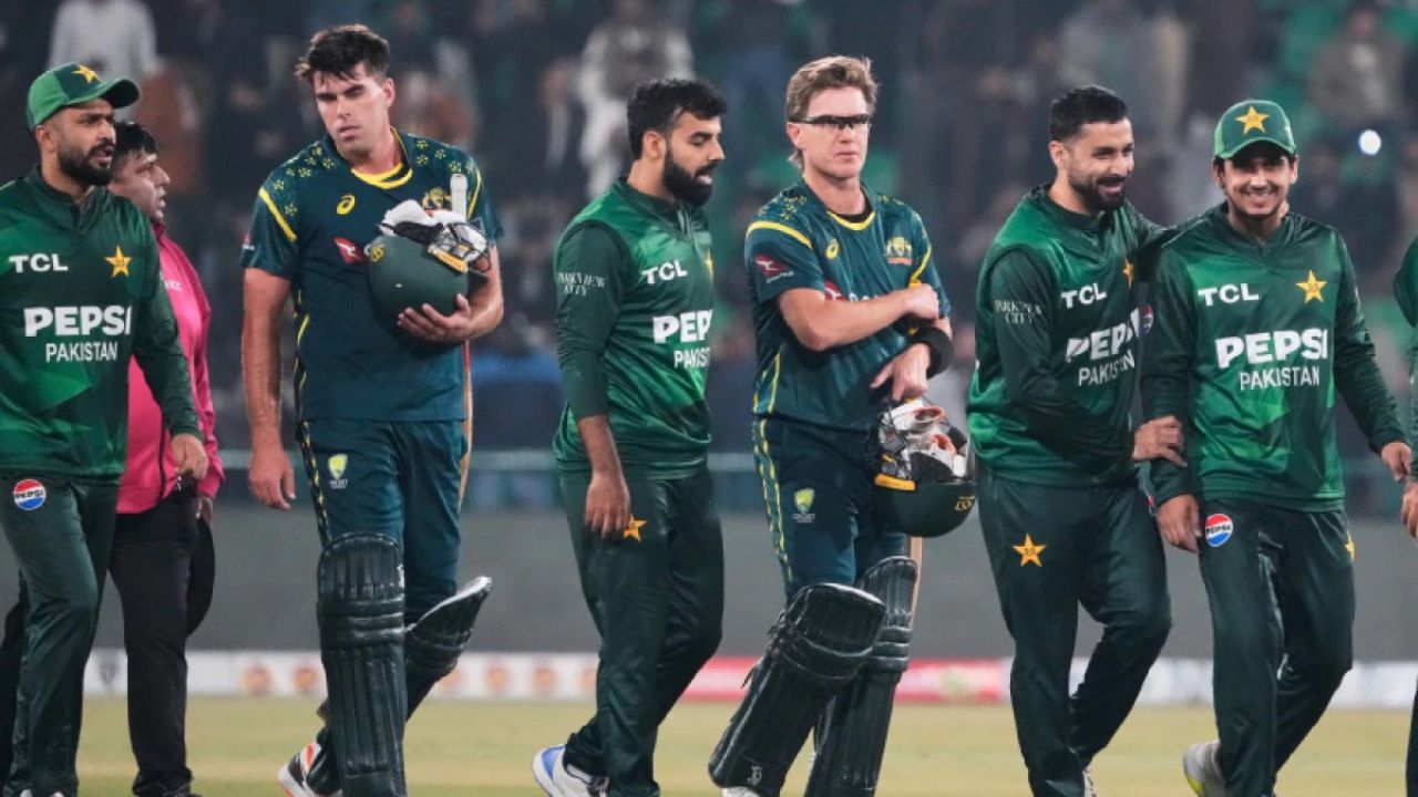 PAK vs AUS : पाकिस्तानने घरच्या मैदानावर घालवली इज्जत…T20 World Cup 2026 आधी मैदानावर कापले नाक!