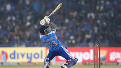 IND VS NZ 2nd T20l : 14 महिन्यानंतर सूर्योदय! मिस्टर 360 ने झळकवले अर्धशतक! रायपूरमध्ये न्यूझीलंडच्या गोलंदाजीचा घेतला समाचार