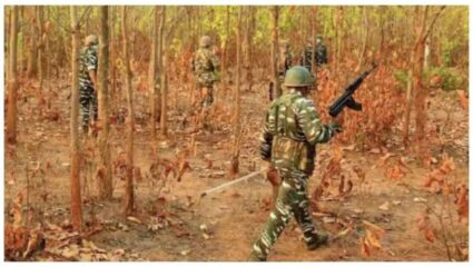 Chhattisgarh Naxal Attack:  बिजापूरमध्ये नक्षलवाद्यांचा भ्याड IED  हल्ला; ११ जवान जखमी, कोब्रा कमांडरवर रायपूरमध्ये उपचार सुरू