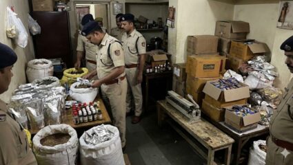 Fake Gutkha Factory: बनावट गुटख्याचा घरगुती कारखाना उद्ध्वस्त! ३.७७ लाखांचा मुद्देमाल जप्त