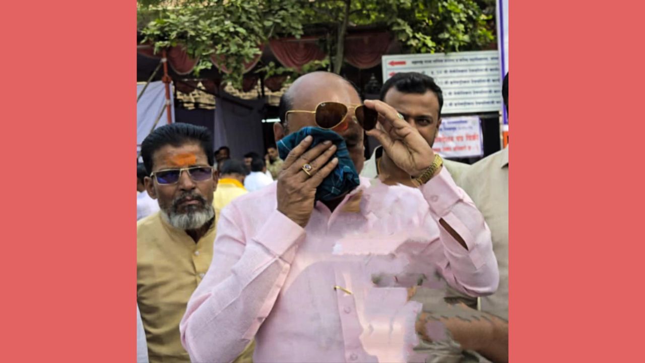 Solapur Municipal Election 2026: बंडखोरी शमविण्यासाठी अखेरपर्यंत नेत्यांची धावपळ; राजकारण जिंकलं; भावना हरल्या !