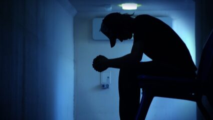 Suicide News: कोर्ट परिसरात धक्कादायक घटना! तरुणांने उडी मारून केली आत्महत्या; सुसाईड नोटमध्ये मोठा खुलासा