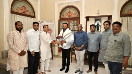 Solapur Election 2026: पालकमंत्री जयकुमार गोरे यांनी घेतली धर्मराज काडादी यांची भेट, सोबत राहण्याचा धर्मराज काडादी यांनी दिला शब्द